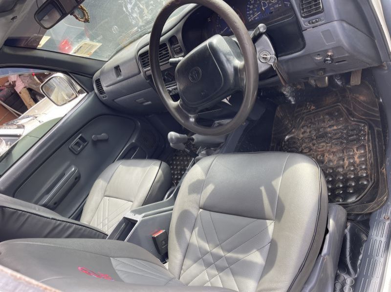 2002 Toyota hilux pictures