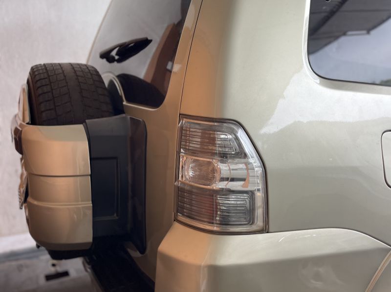 2012 Mitsubishi pajero pictures