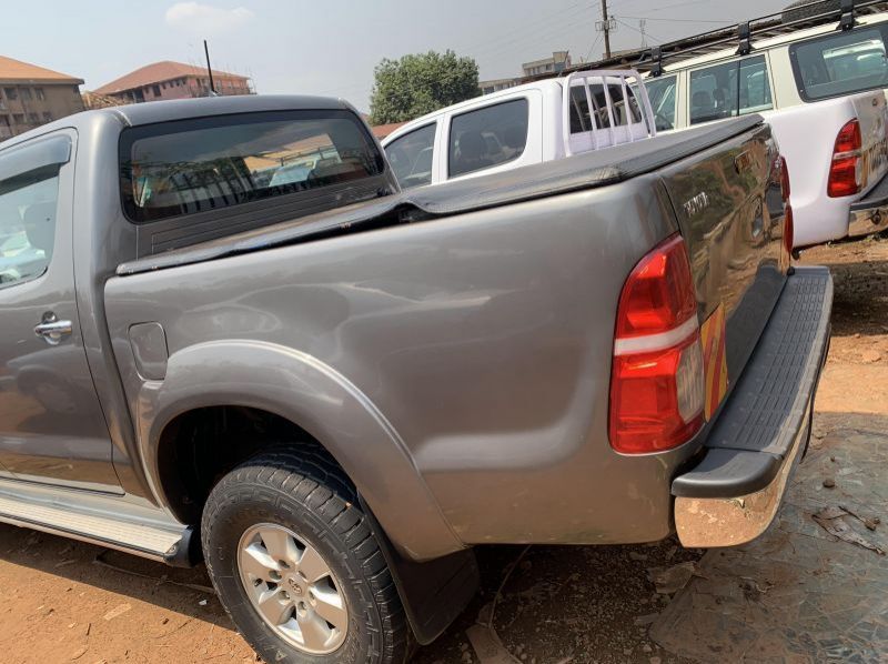 2010 Toyota hilux  pictures