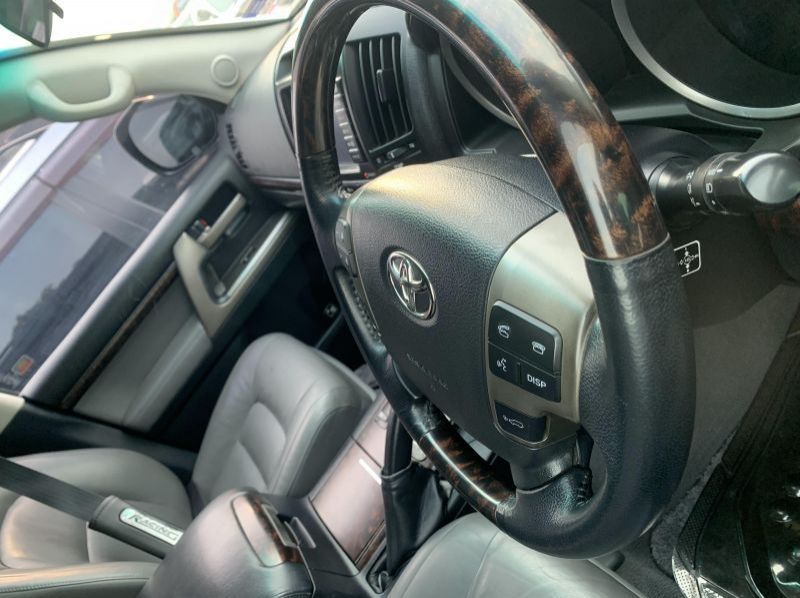 2010 Toyota land cruiser v8 pictures