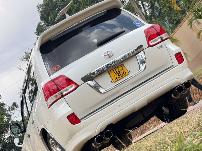 2008 Toyota land cruiser v8 pictures