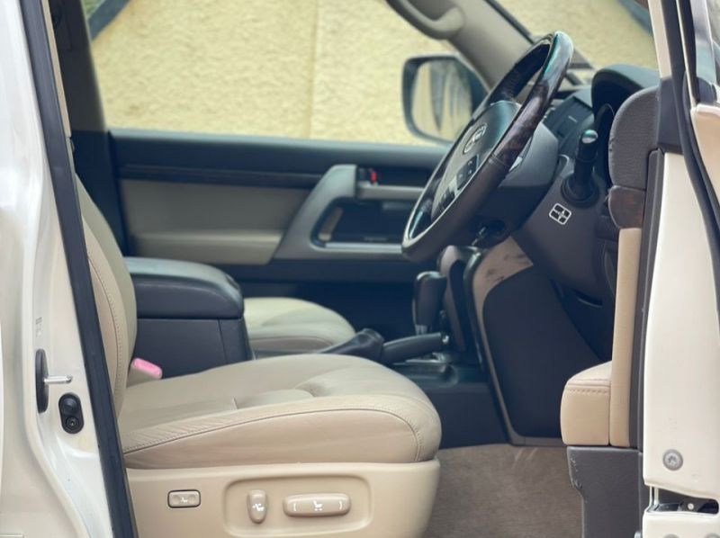 2008 Toyota land cruiser v8 pictures