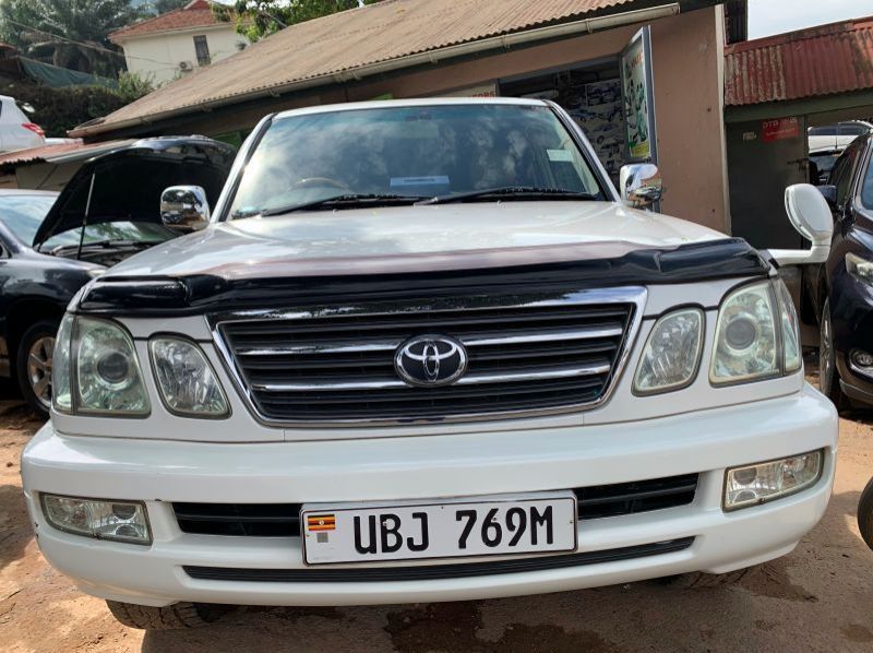 2005 Toyota land cruiser cygnus pictures
