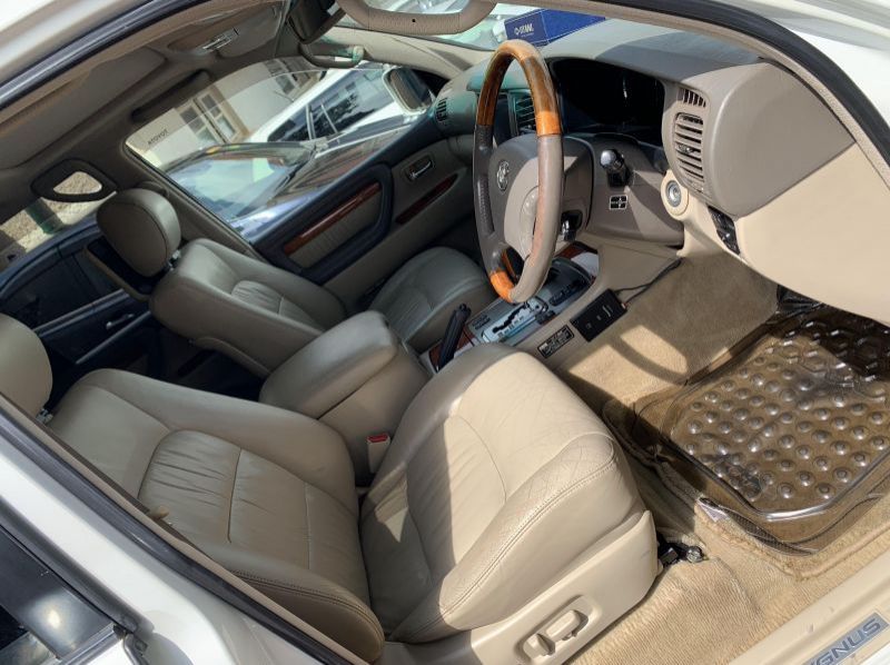 2005 Toyota land cruiser cygnus pictures