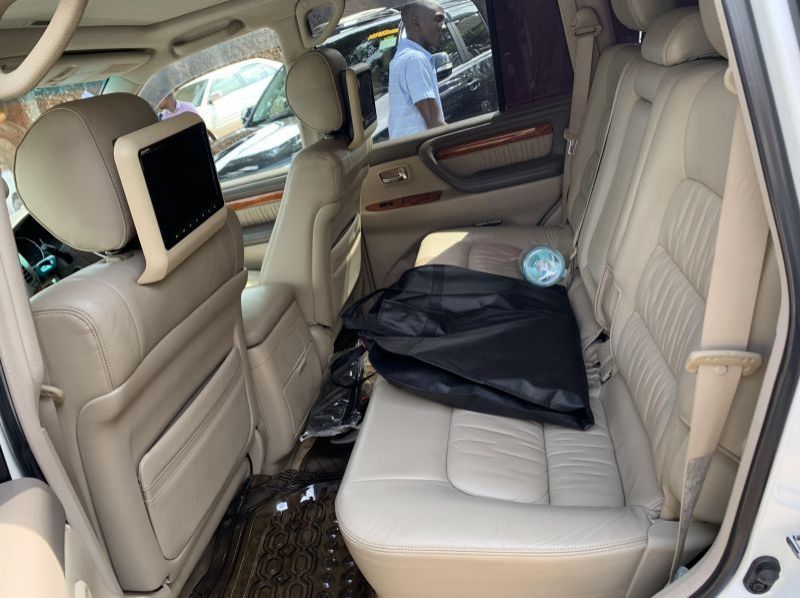 2005 Toyota land cruiser cygnus pictures