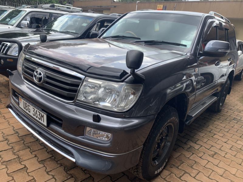 Used Toyota land cruiser v8  for sale in Kampala, Uganda