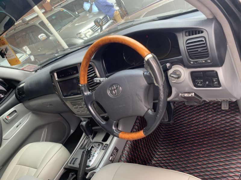 2005 Toyota land cruiser v8 pictures