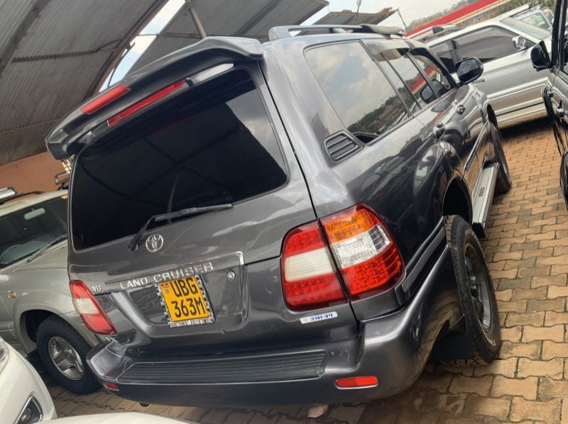 2005 Toyota land cruiser v8 pictures