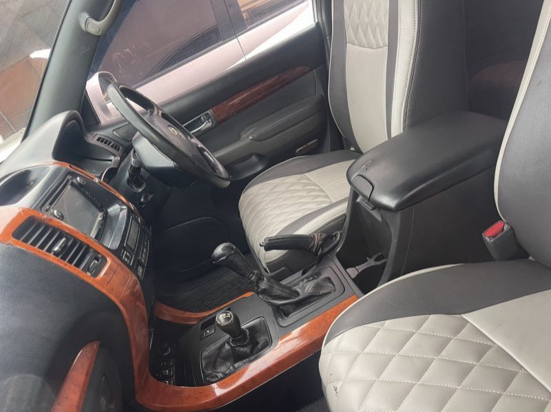 2004 Toyota prado pictures