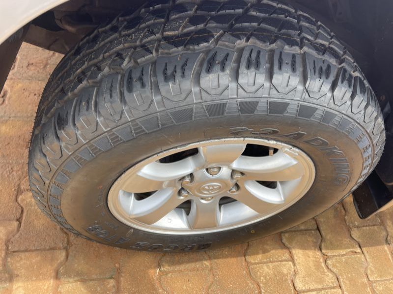 2004 Toyota prado pictures