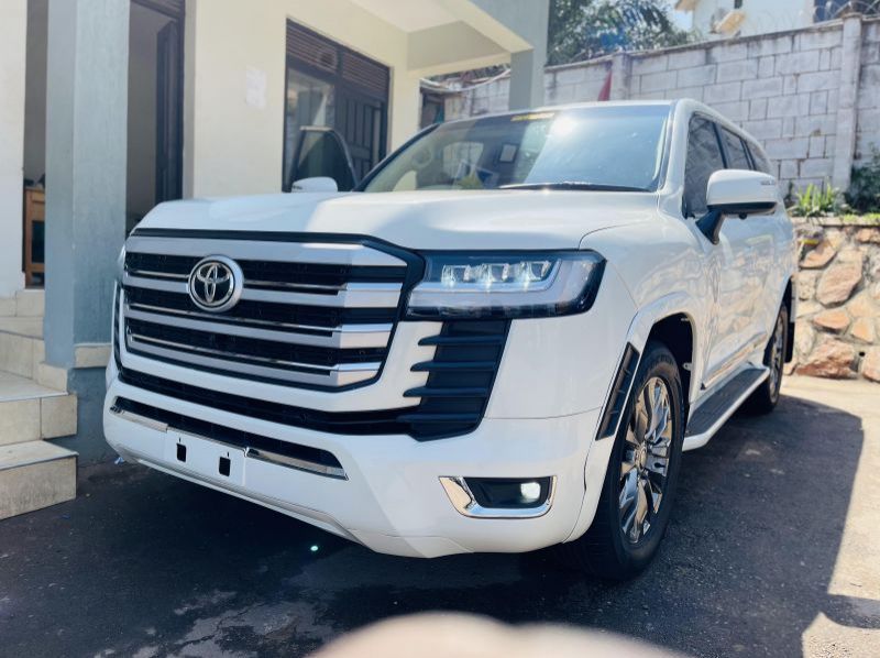 Used Toyota land cruiser v8  for sale in Kampala, Uganda