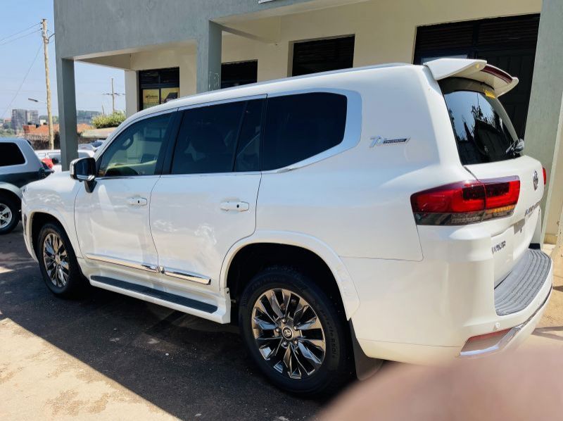 2012 Toyota land cruiser v8 pictures