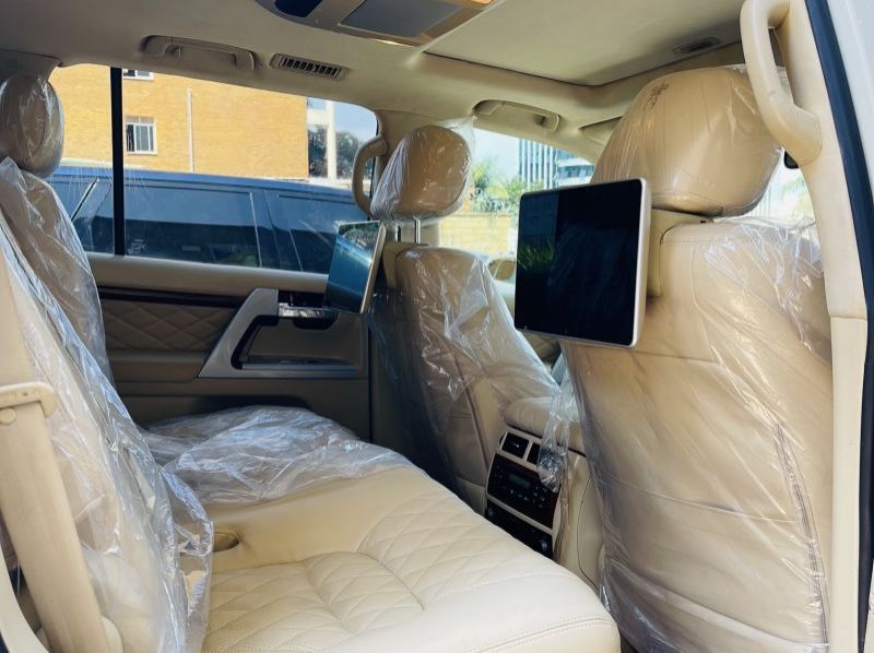 2012 Toyota land cruiser v8 pictures