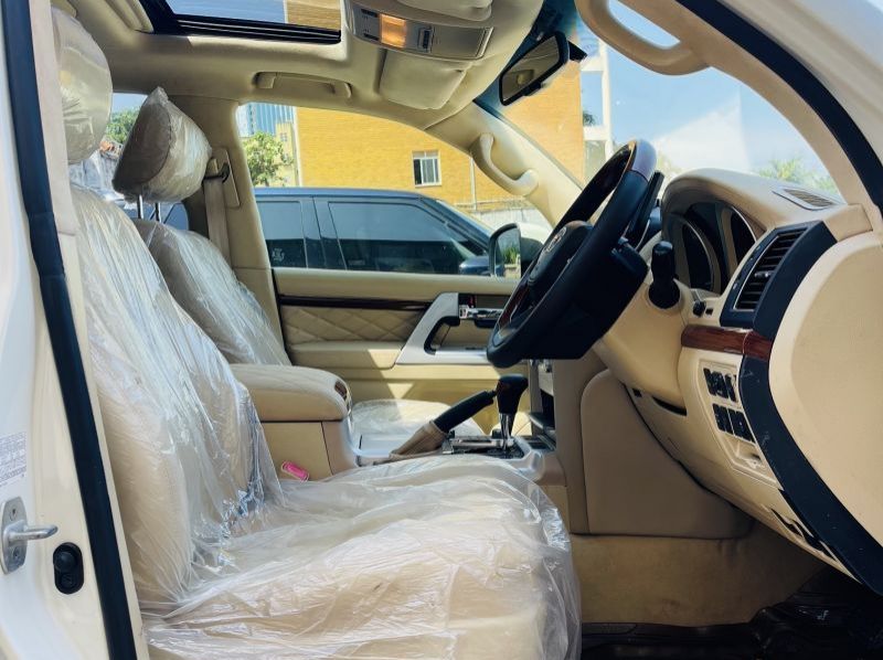 2012 Toyota land cruiser v8 pictures