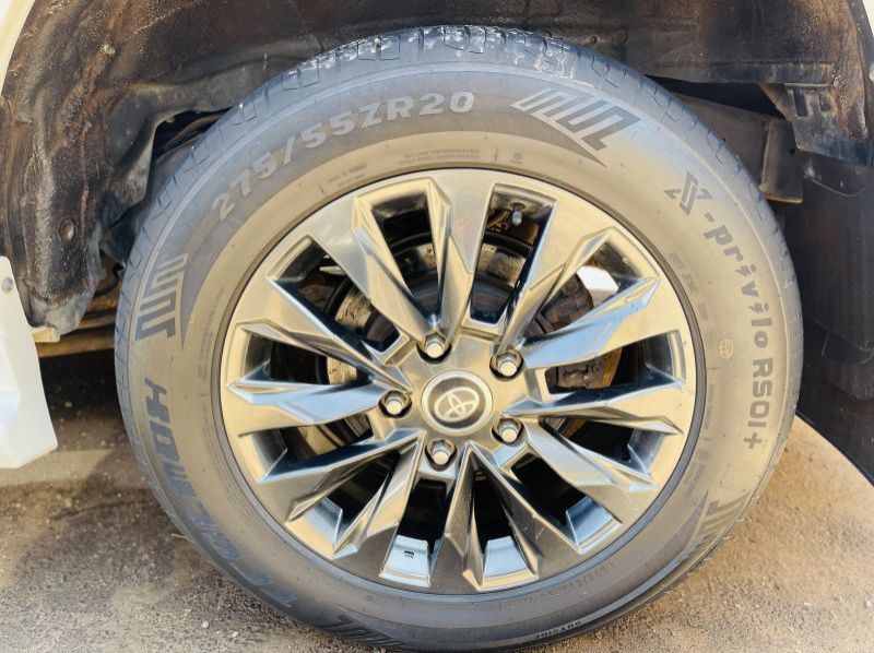 2012 Toyota land cruiser v8 pictures