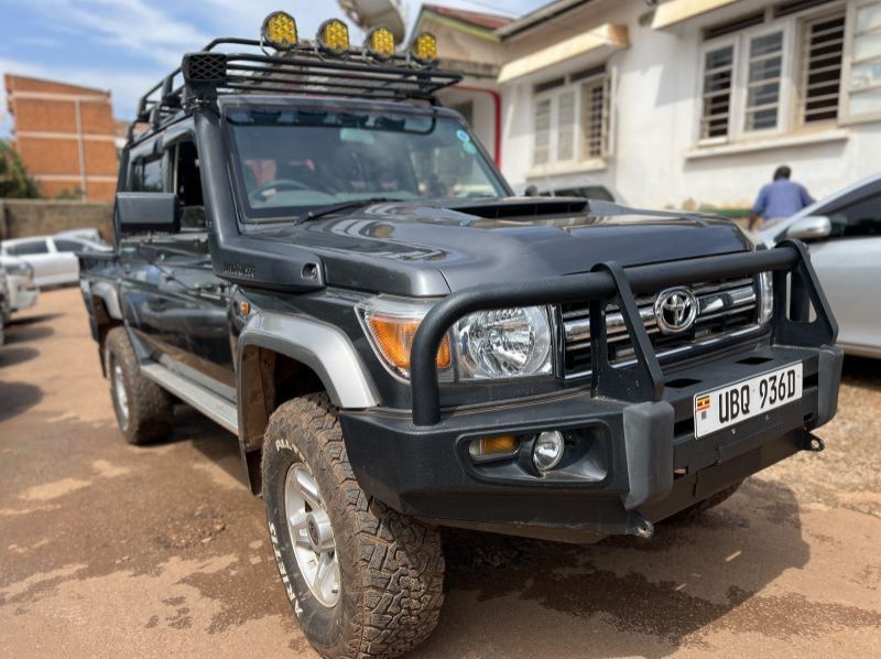 Used Toyota Land cruiser Double cabin  for sale in Kampala, Uganda