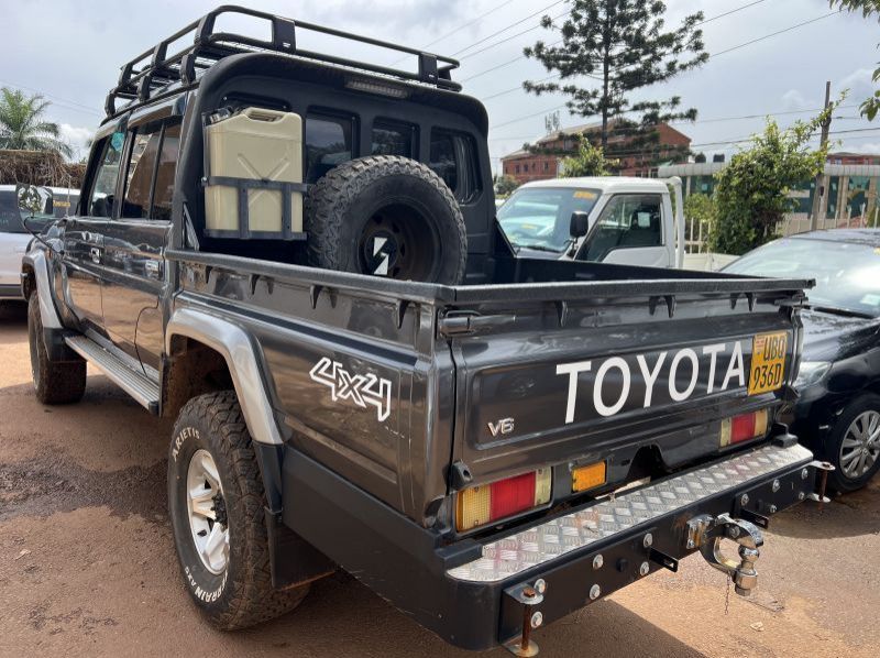 2020 Toyota Land cruiser Double cabin pictures