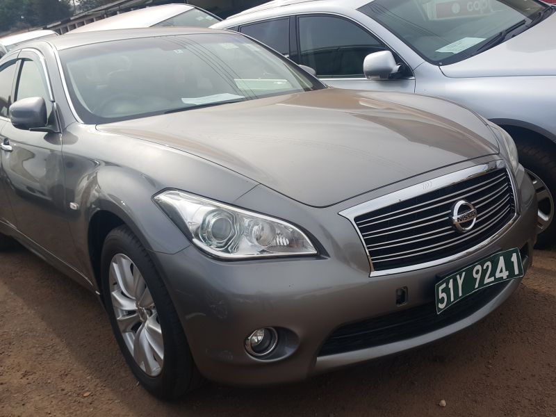 Nissan Fuga 2012
