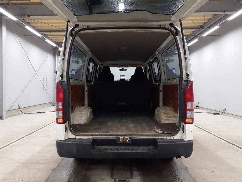 2013 Toyota HIACE VAN photo