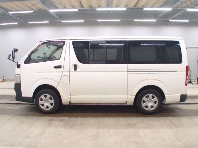 2013 Toyota HIACE VAN photo