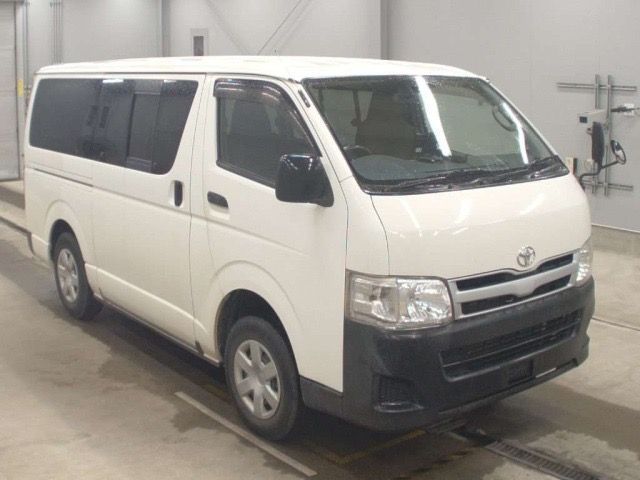 2013 Toyota HIACE VAN photo