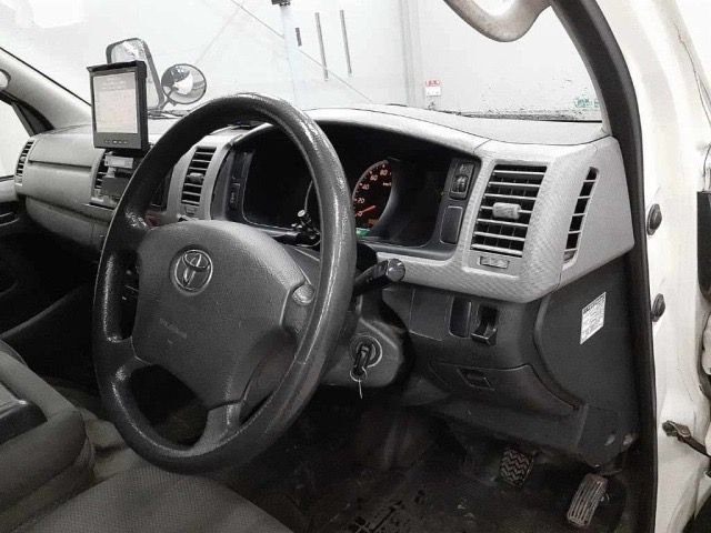 2013 Toyota HIACE VAN photo