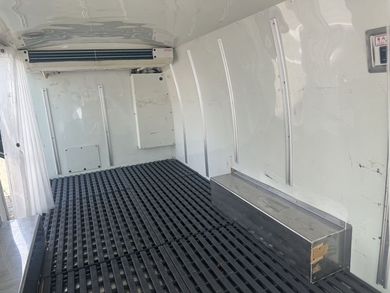 2013 Toyota Hiace photo