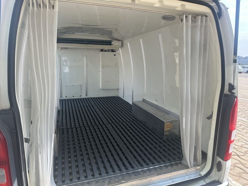 2013 Toyota Hiace photo