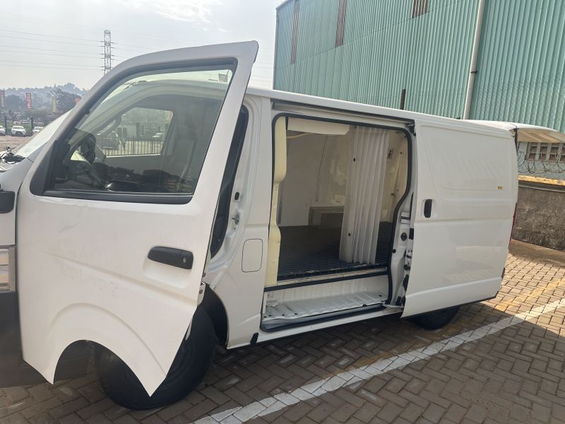 2013 Toyota Hiace photo