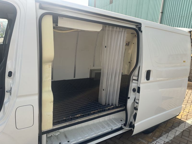 2013 Toyota Hiace photo