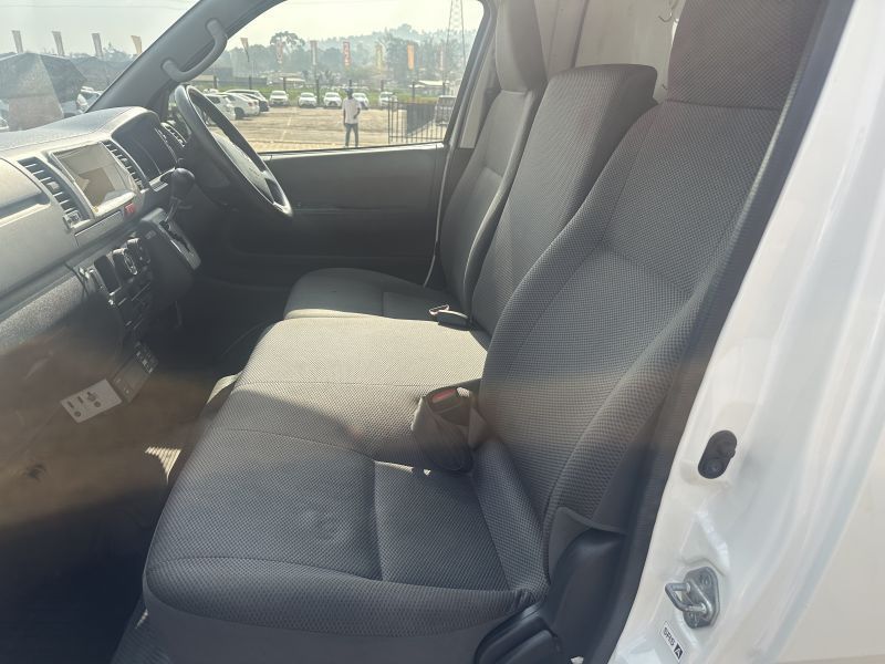 2013 Toyota Hiace photo