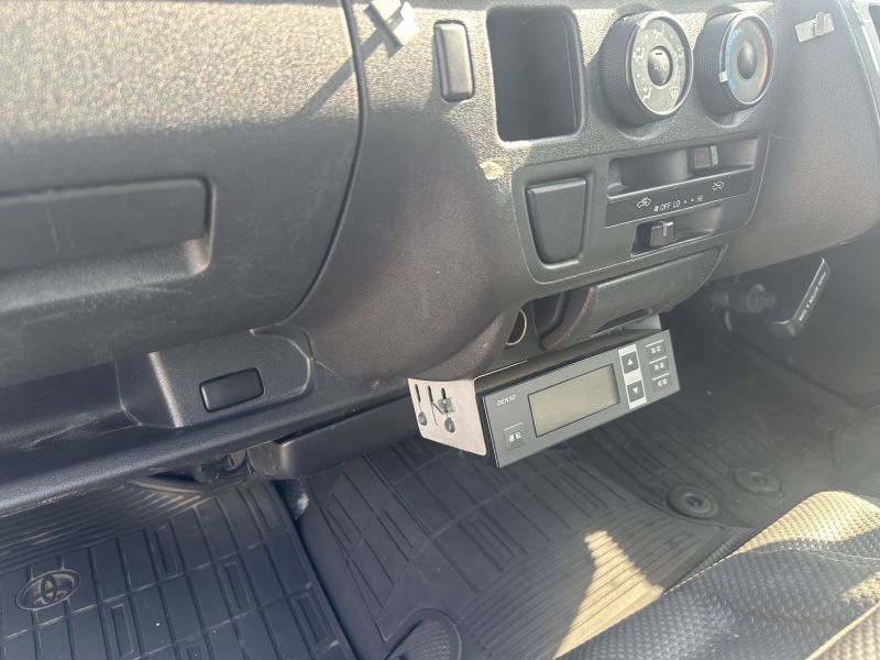 2013 Toyota Hiace photo