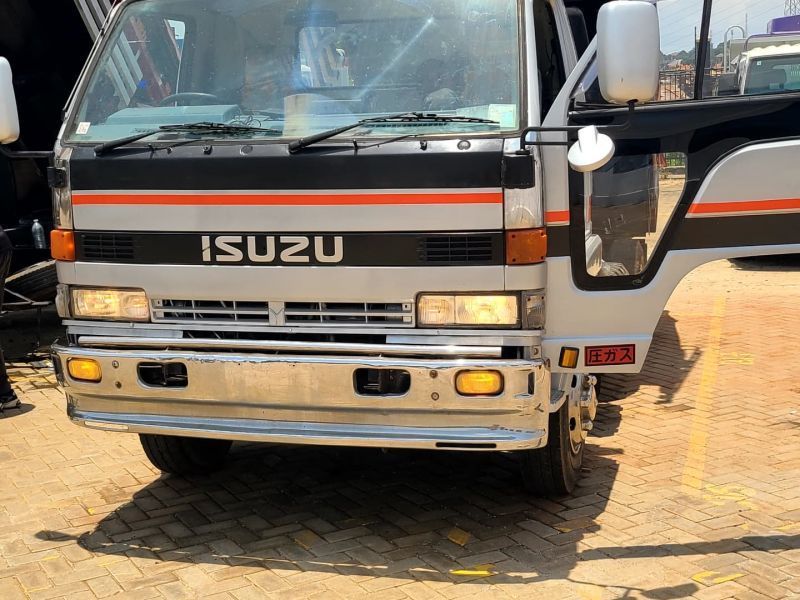 1990 Isuzu Forward photo