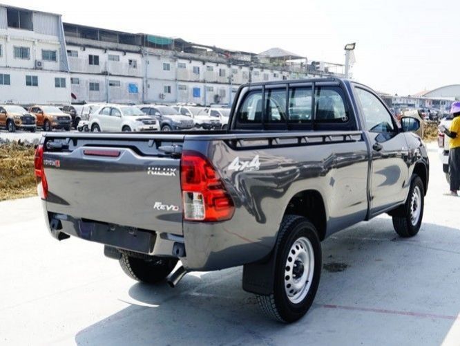 2025 Toyota Hilux INGLE CAB 2.8 4WD MT Dark Gray photo