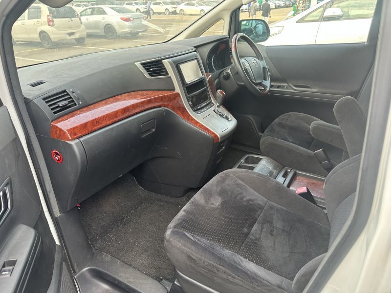 2010 Toyota VELLFIRE photo