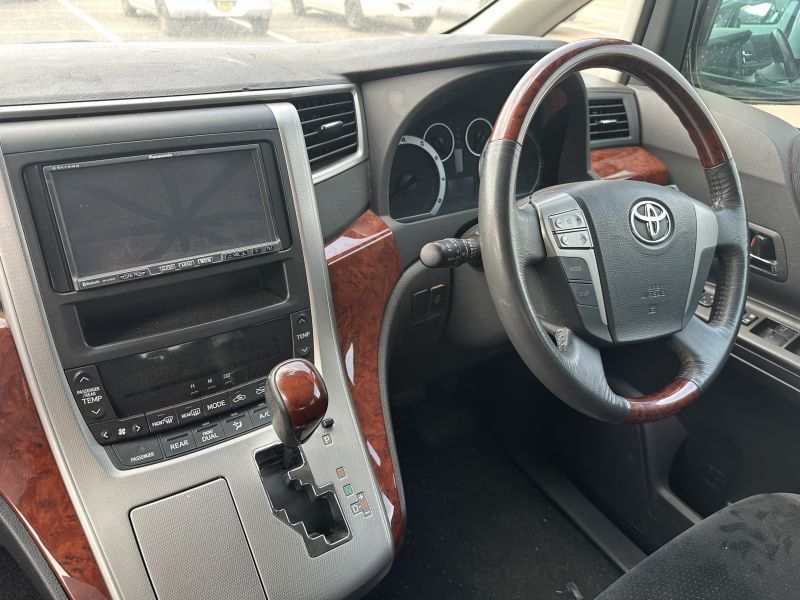 2010 Toyota VELLFIRE photo