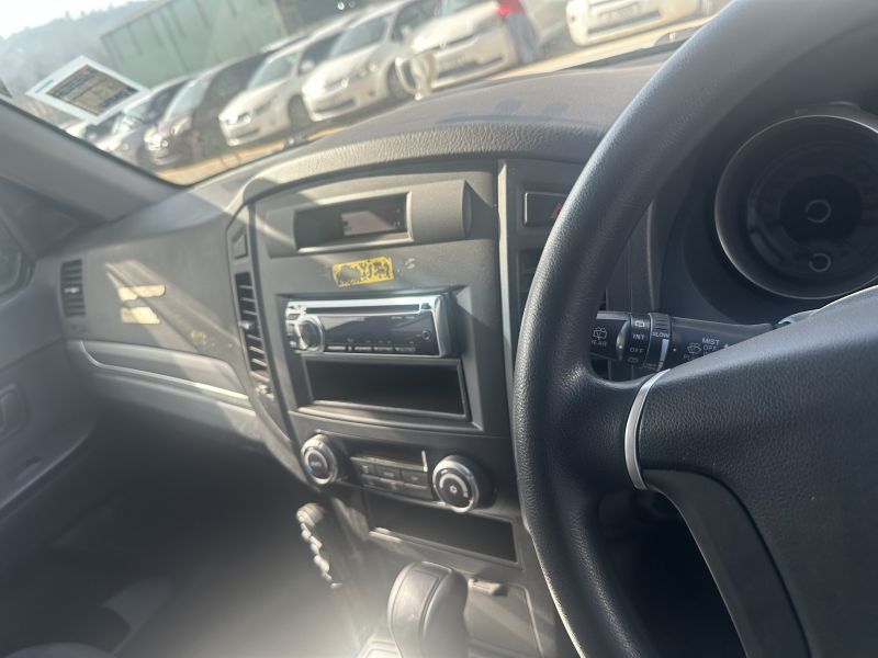 2011 Mitsubishi PAJERO photo