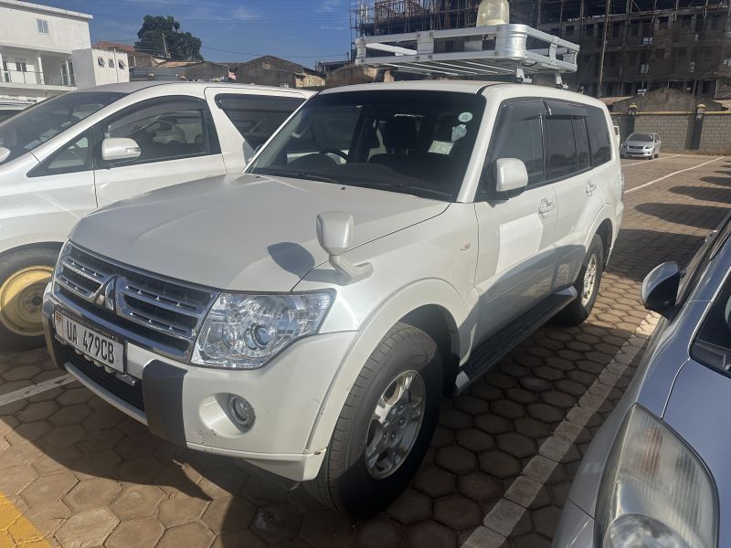 2011 Mitsubishi PAJERO photo