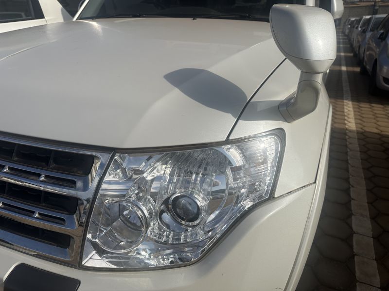 2011 Mitsubishi PAJERO photo