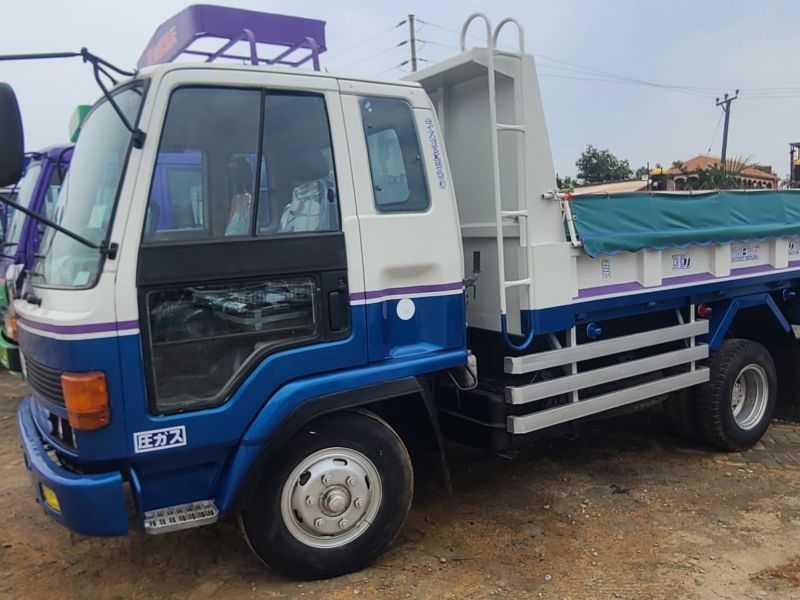 1992 Isuzu Forward photo