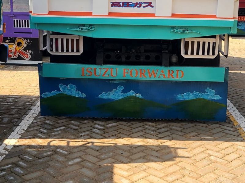 1993 Isuzu Forward photo