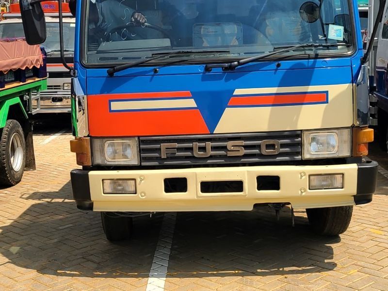 1990 Mitsubishi FUSO photo