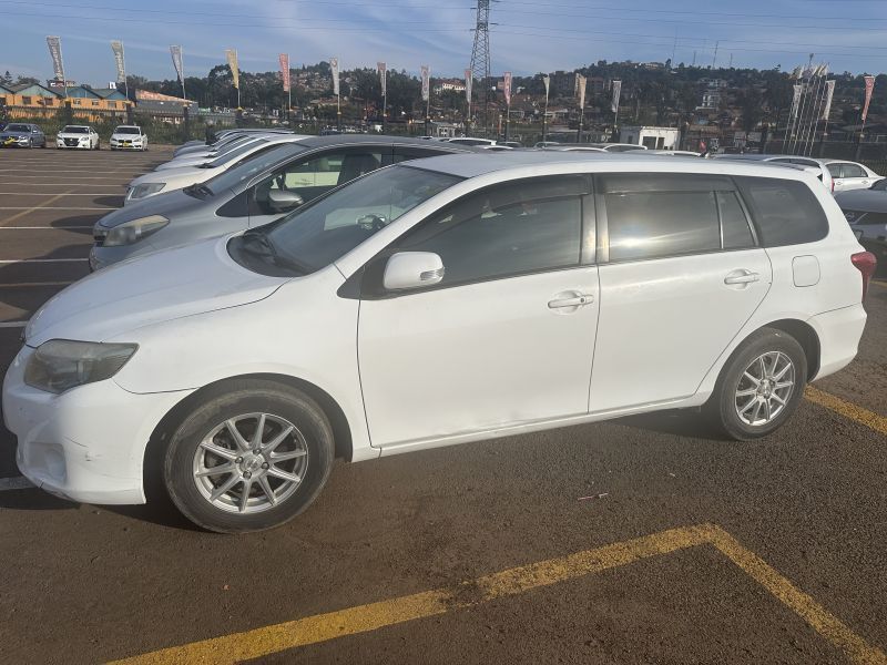 2011 Toyota Fielder photo