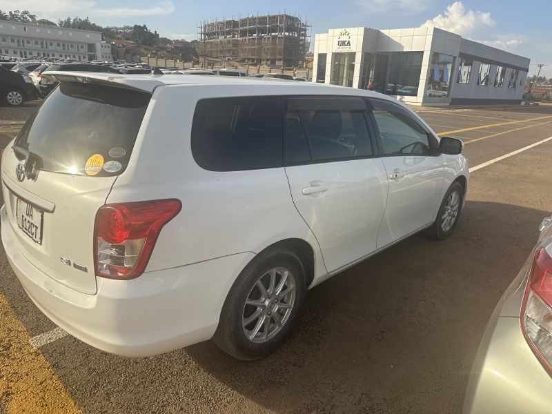 2011 Toyota Fielder photo