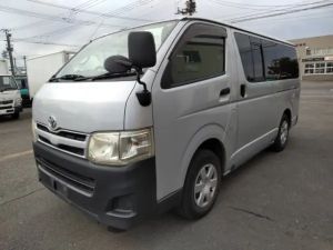 2011 Toyota HIACE VAN photo