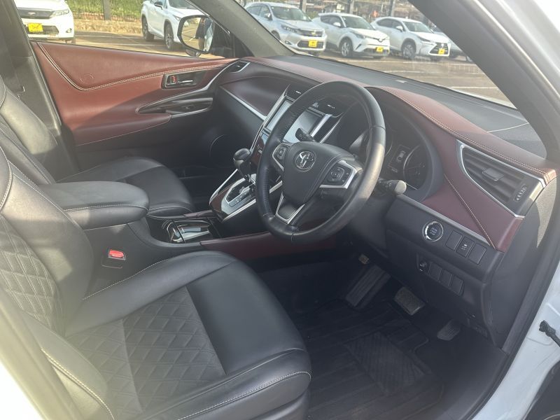 2016 Toyota Harrier photo