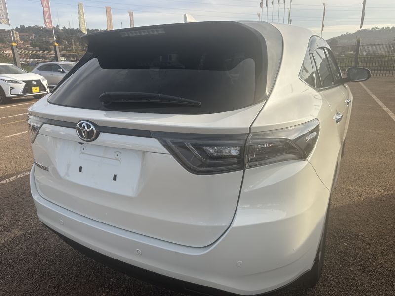 2016 Toyota Harrier photo