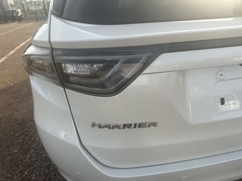 2016 Toyota Harrier photo
