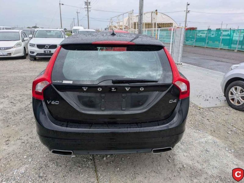 2018 Volvo V60 photo