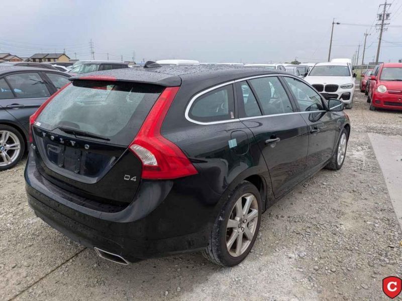 2018 Volvo V60 photo